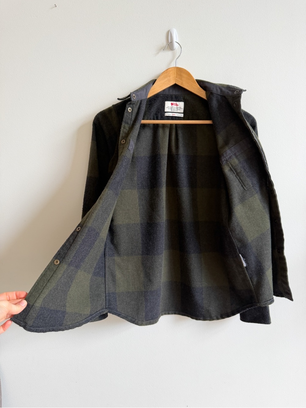 FJALLRAVEN • Canada Shirt in Deep Forest-Dark Grey - Picture 9 of 14